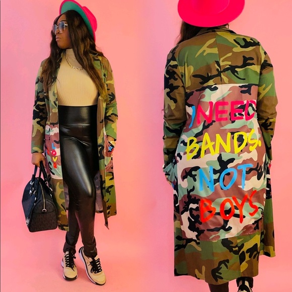 J. ELISE BOUTIQUE MULTICOLOR GRAPHIC SLOGAN LONG SLEEVE GREEN CAMOUFLAGE COAT - Picture 2 of 5